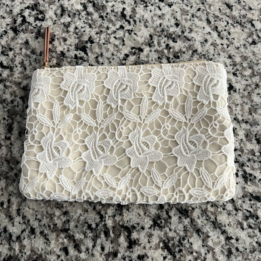 🌟 Merona White Lace Clutch